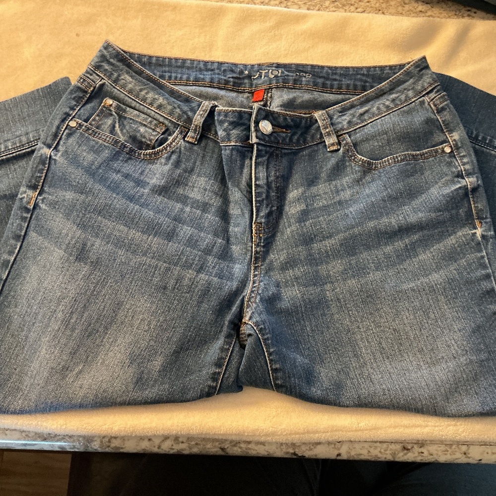 Apt 9 size 12 p Capris woman’s denimn